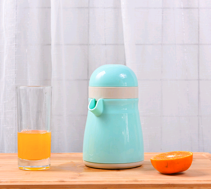 Portable Manual Lemon Juicer